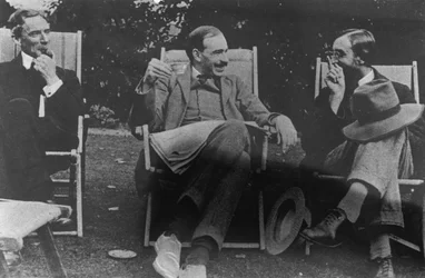 Bertrand Russell, J. M. Keynes y Lytton Strachey, c.1917
